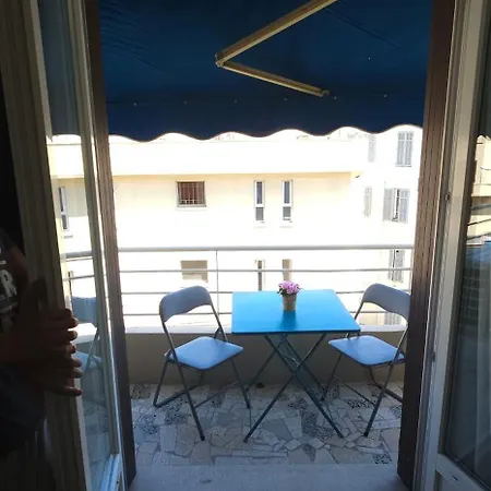 Trois Pieces Au Coeur D'antibes ! Proche Et Parking A Disposition شقة